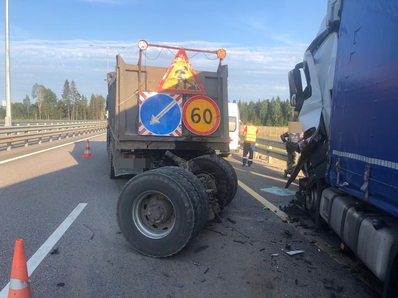 Двое водителей получили травмы в ДТП на М11 в Тверской области | 06.08.2020  | Тверь - БезФормата