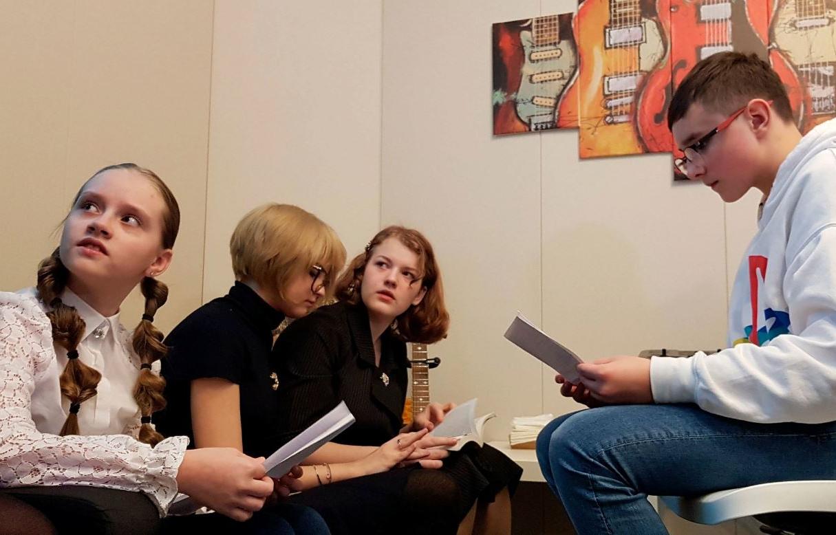 Школьники из Тверской области могут стать волонтерами проекта «Вслух» и записать аудиокниги для детей с нарушениями зрения - новости Афанасий