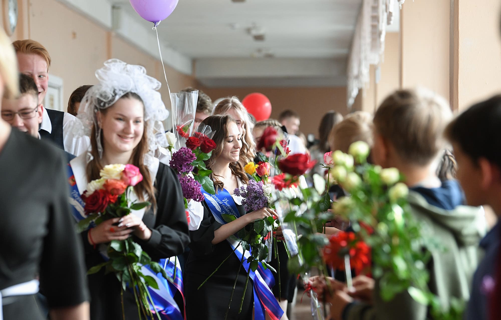 Российским выпускникам снова начнут вручать серебряные медали