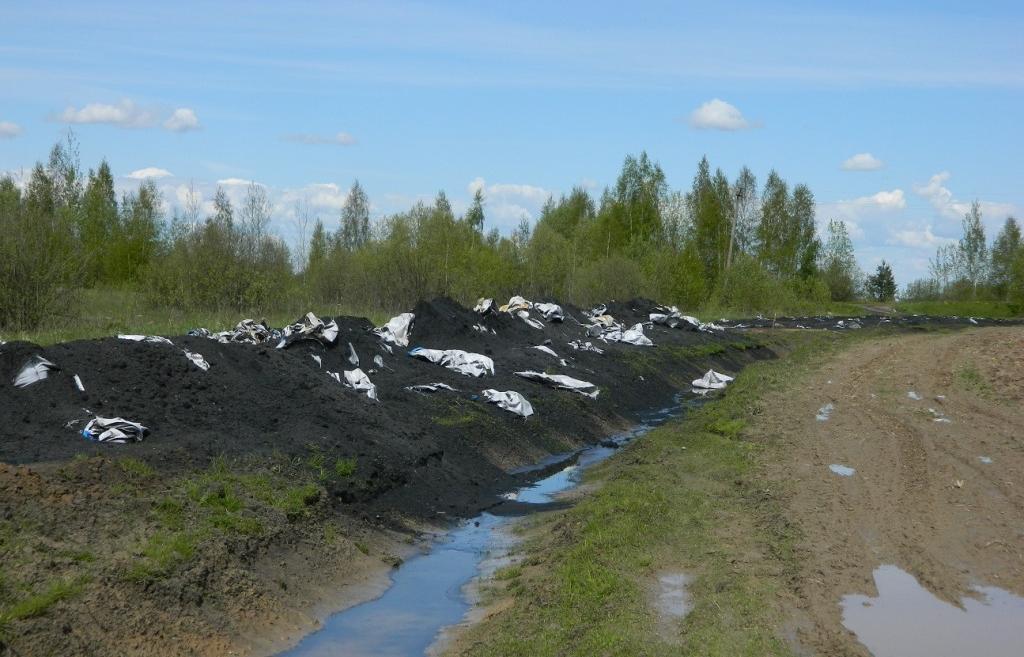 В Кашинском районе Тверской области обнаружена незаконная свалка строительных отходов
