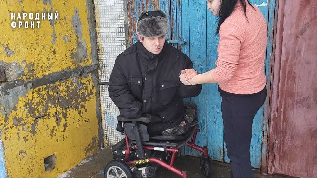Бастрыкин взял на контроль проверку сообщения об инвалиде из Тверской области, которому приходится ползком добираться домой