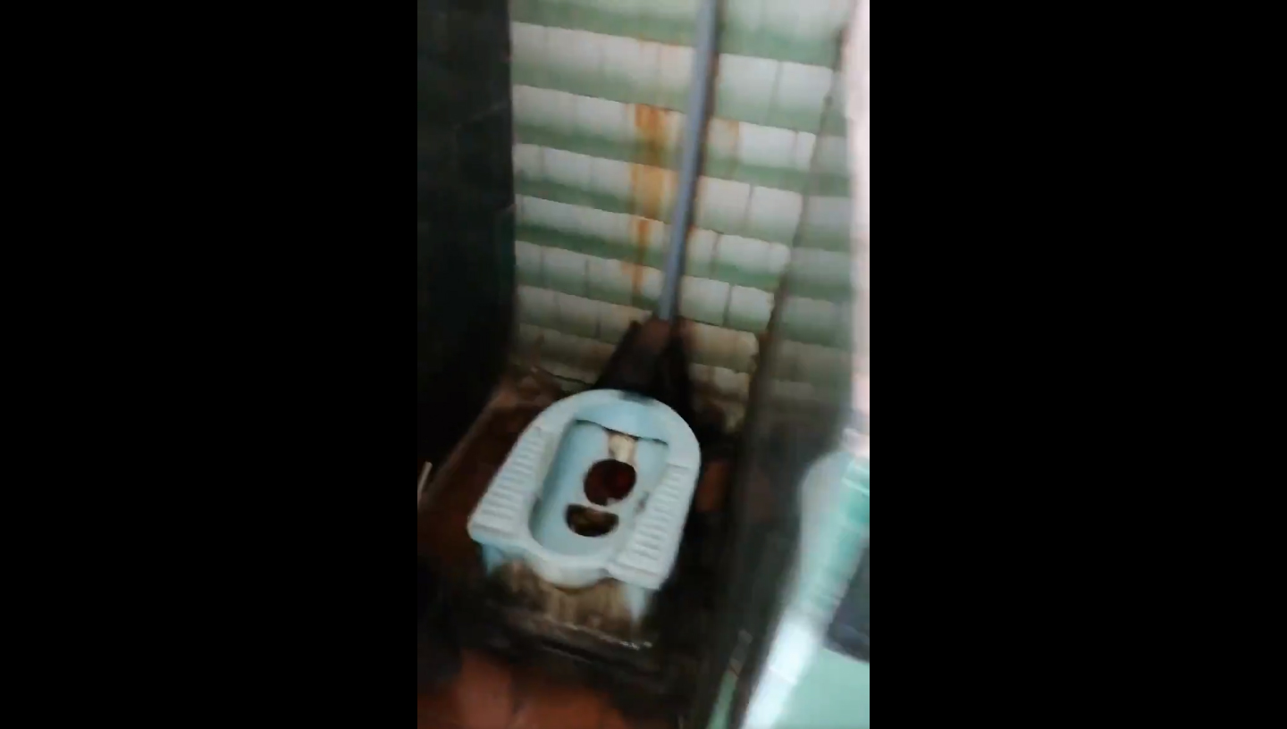 Пользователей Twitter ужаснули туалеты в поликлинике в Тверской области