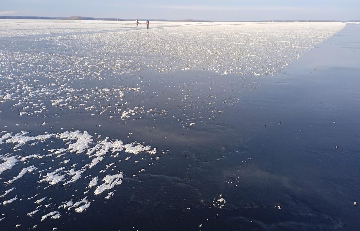 Жители Тверской области делятся завораживающими фотографиями льда