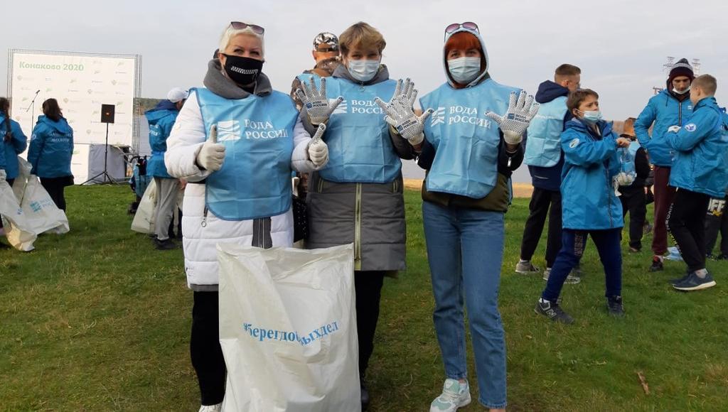 Более 500 кг мусора собрали экоактивисты с берега Волги в Конаково Тверской области