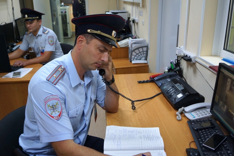 В Твери полицейские задержали подозреваемого в краже из автомобиля