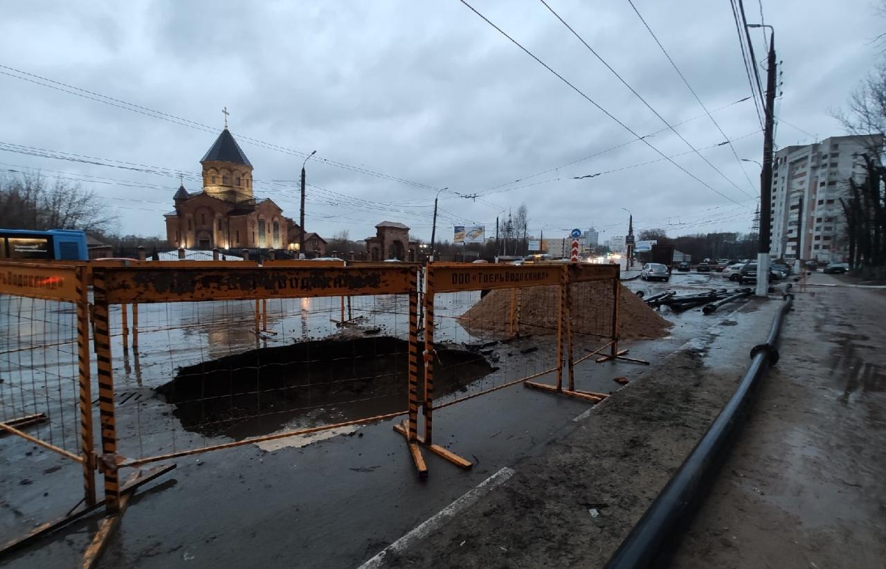 В Твери на Волоколамке провалился асфальт | 31.03.2021 | Тверь - БезФормата