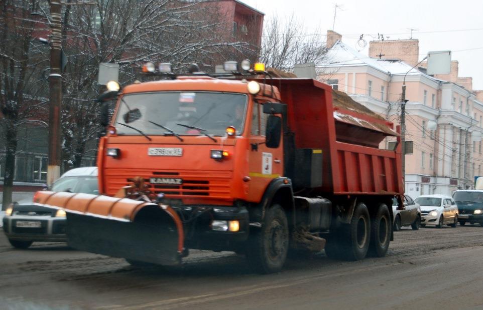 В Твери начали убирать улицы от снега  - новости Афанасий