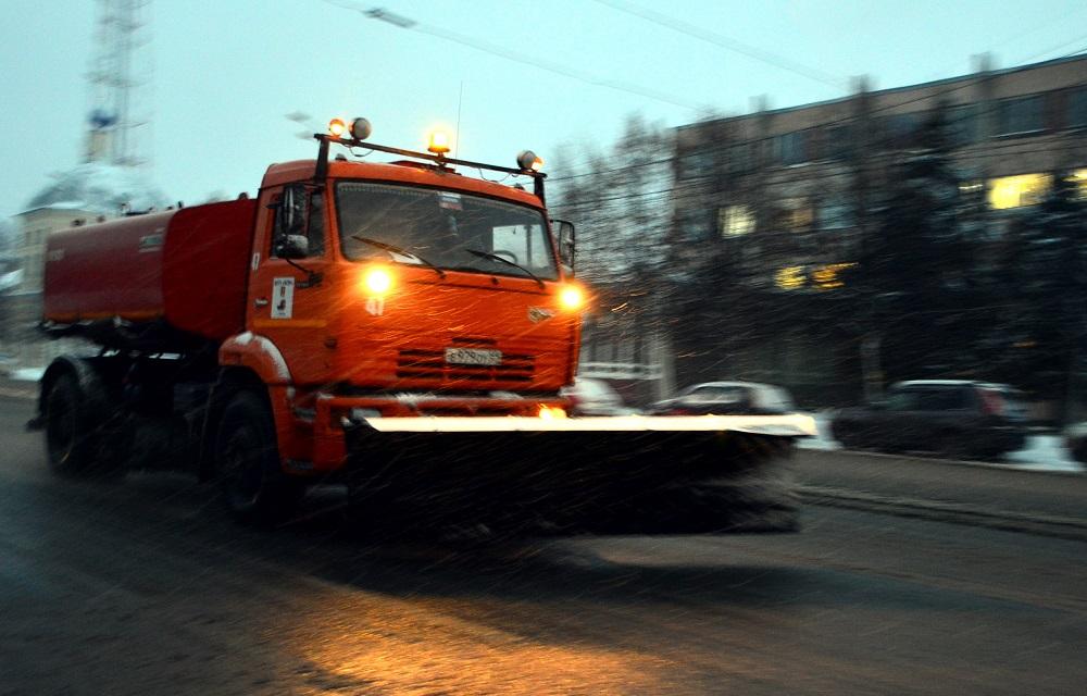 В Твери срочно возобновили работы по зимнему содержанию дорог