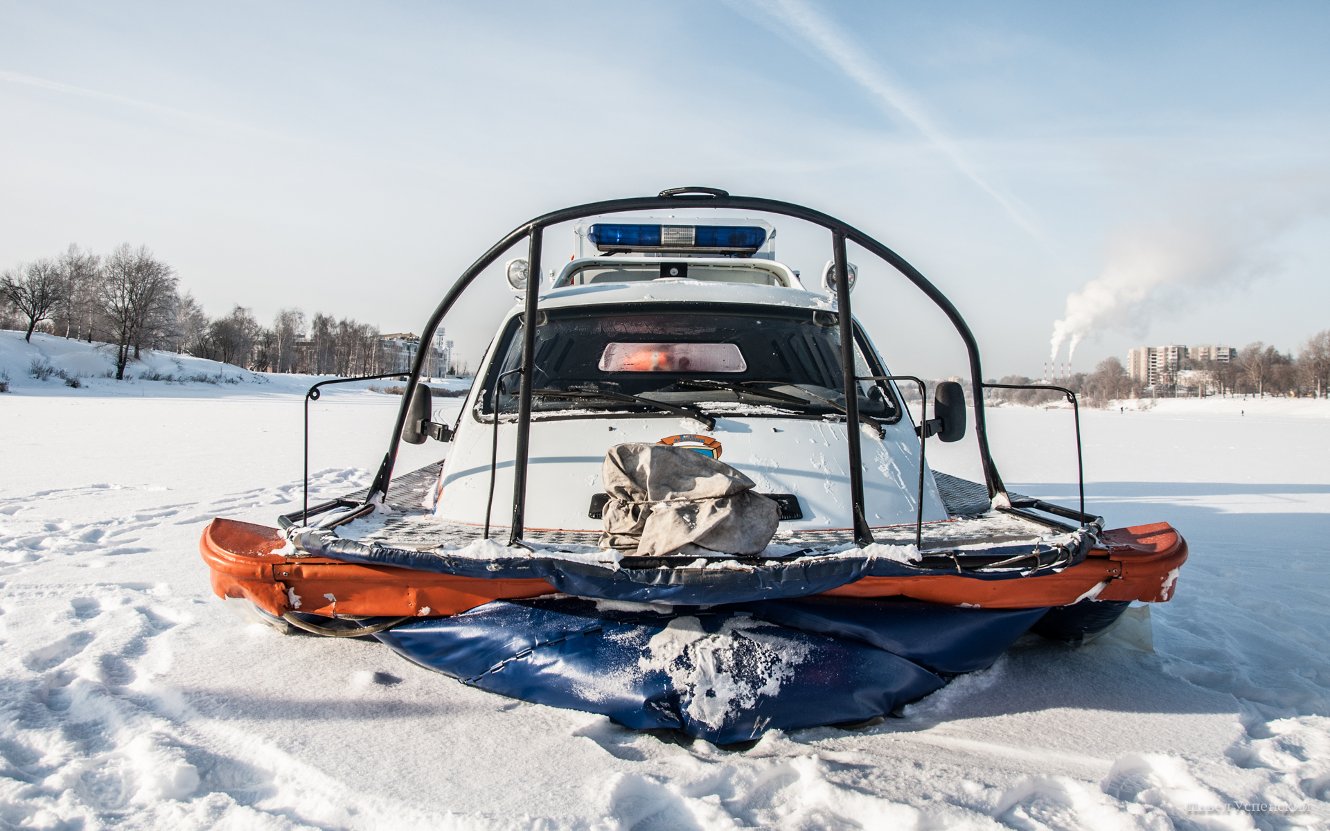 В Тверской области рыбак не смог выбраться на лед и замерз в проруби