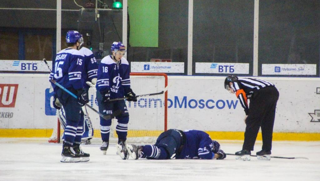 В результативном домашнем матче «Динамо» проиграло казанскому «Барсу»