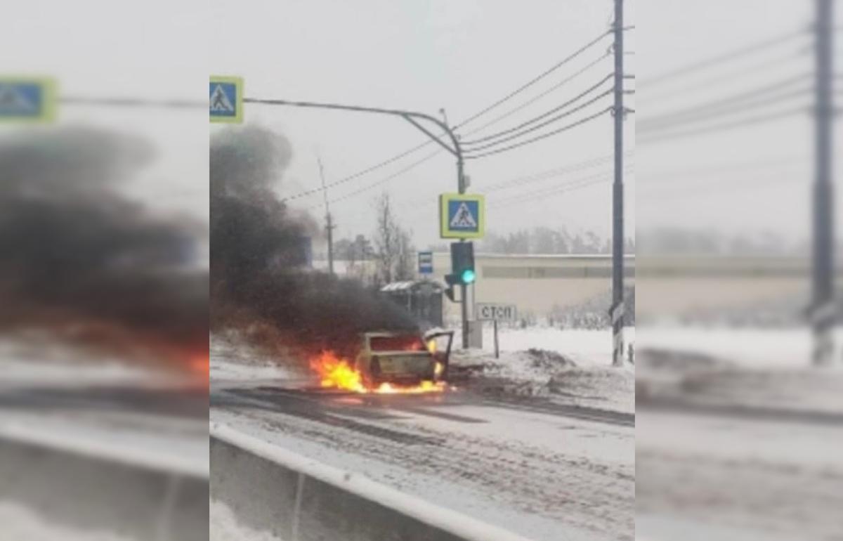 Под Тверью на трассе М10 сгорела машина – Новости Твери и городов Тверской  области сегодня - Afanasy.biz – Тверские новости. Новости Твери. Тверь  новости. Новости. Новости сегодня. Новости Твери сегодня. Последние новости