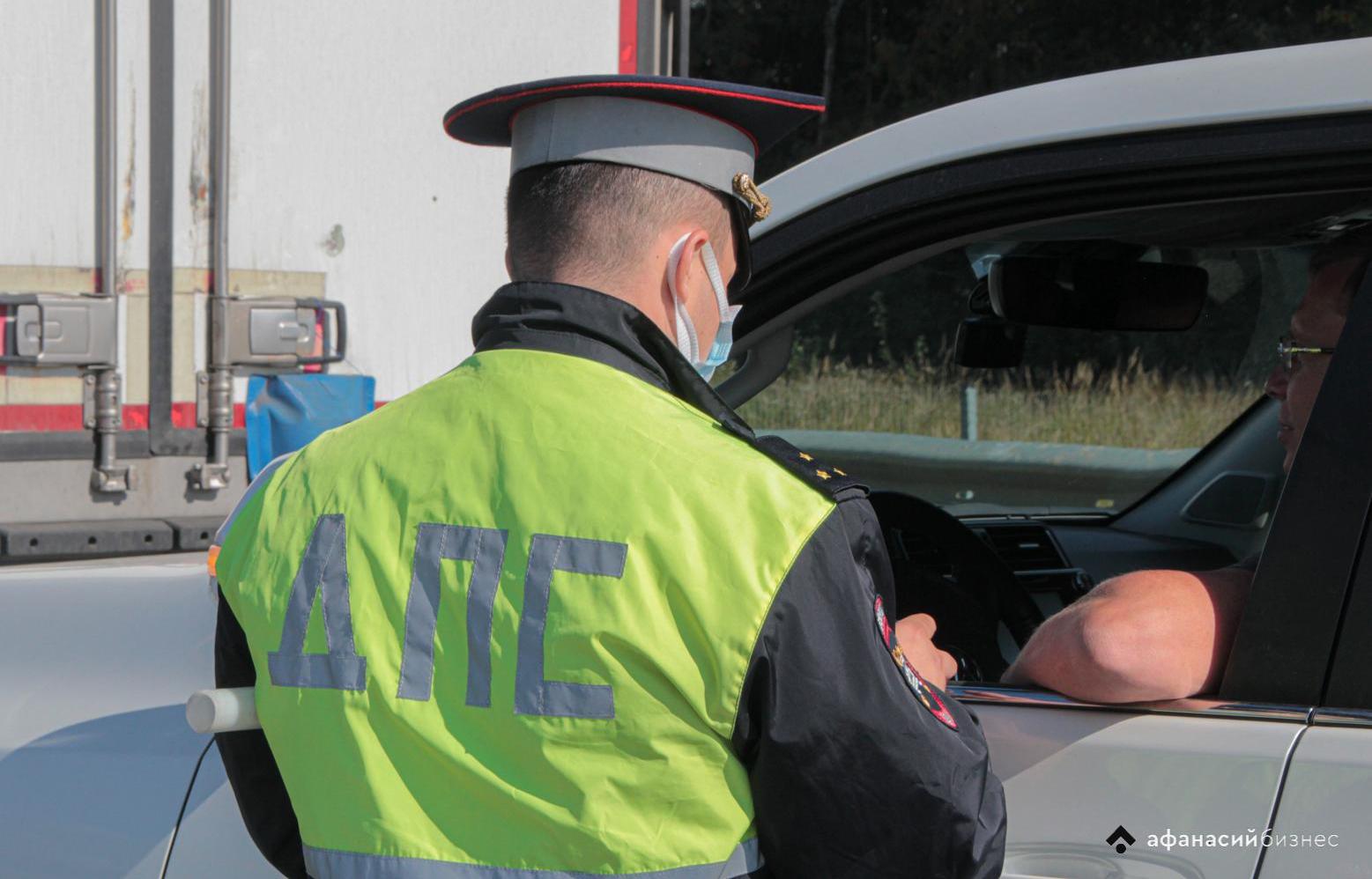 В Торжке сотрудники Госавтоинспекции остановили автолюбителя с поддельным водительским удостоверением