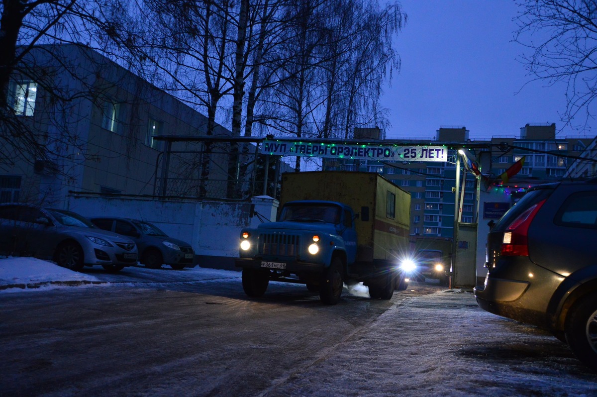 В Твери энергетики почти восстановили электроснабжение в Заволжском районе