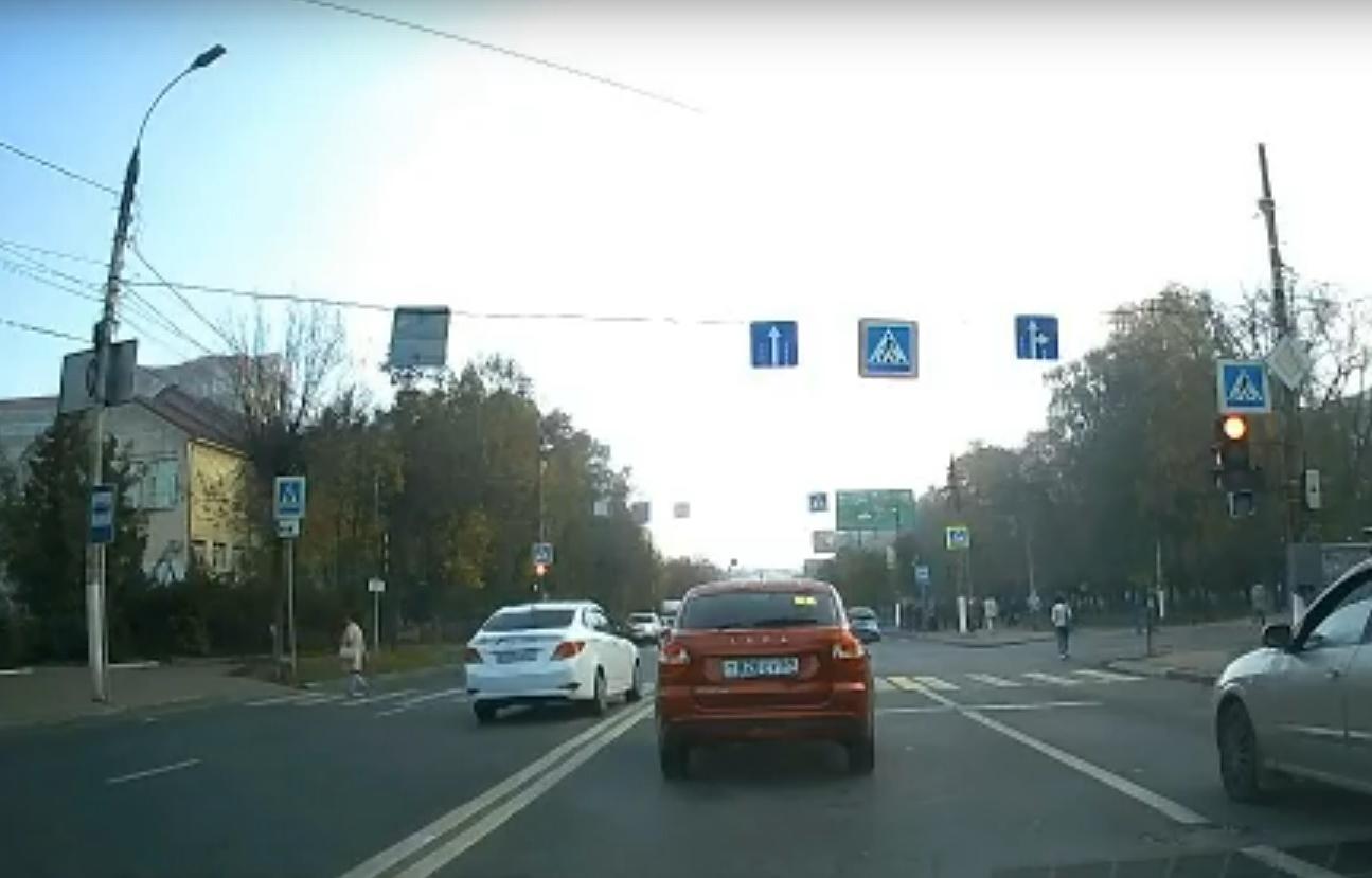 В Твери задержали водителя, который проехал на красный свет по встречной полосе