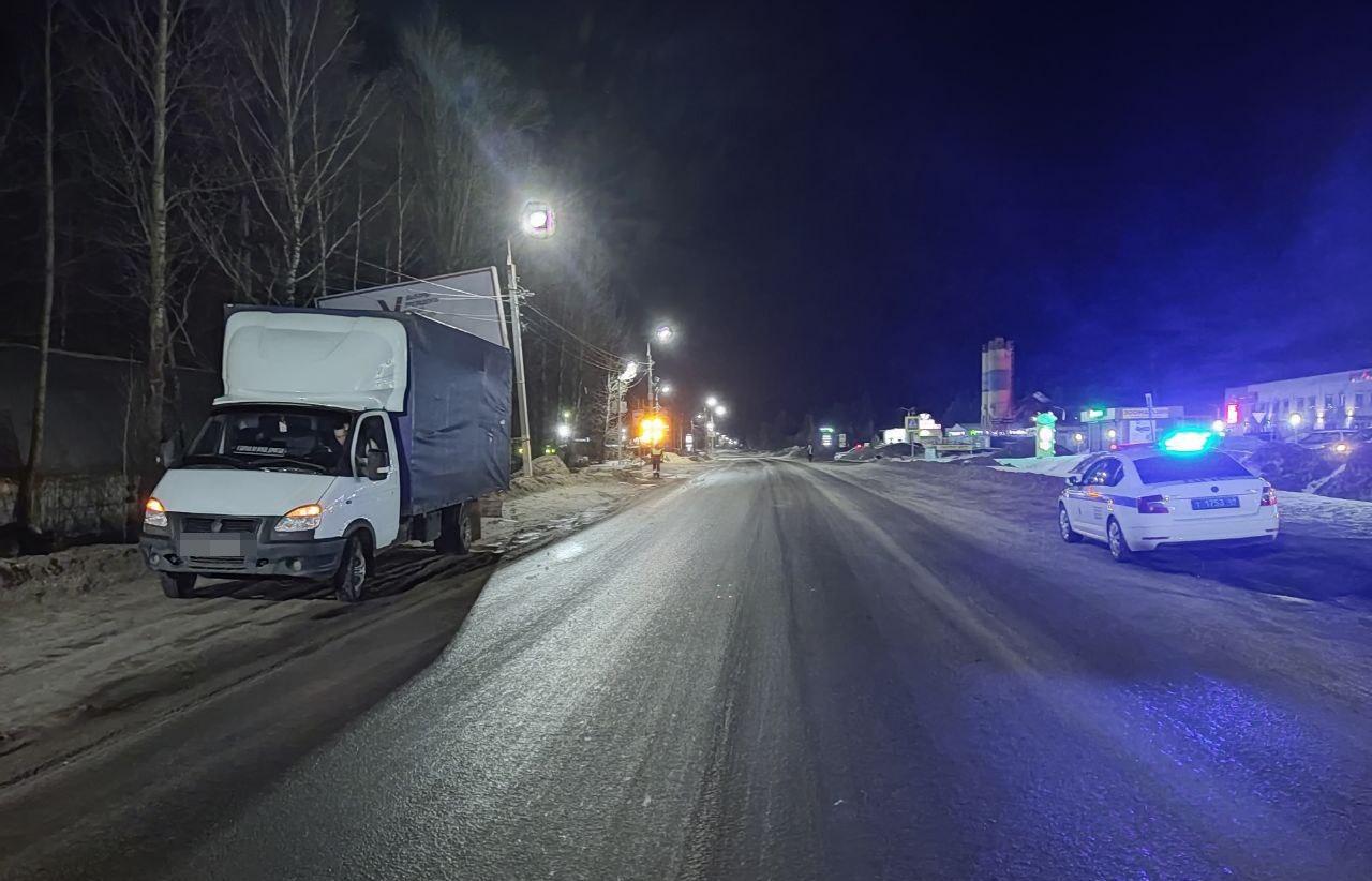 В Твери столкнулись грузовик и мотоцикл: пострадал подросток