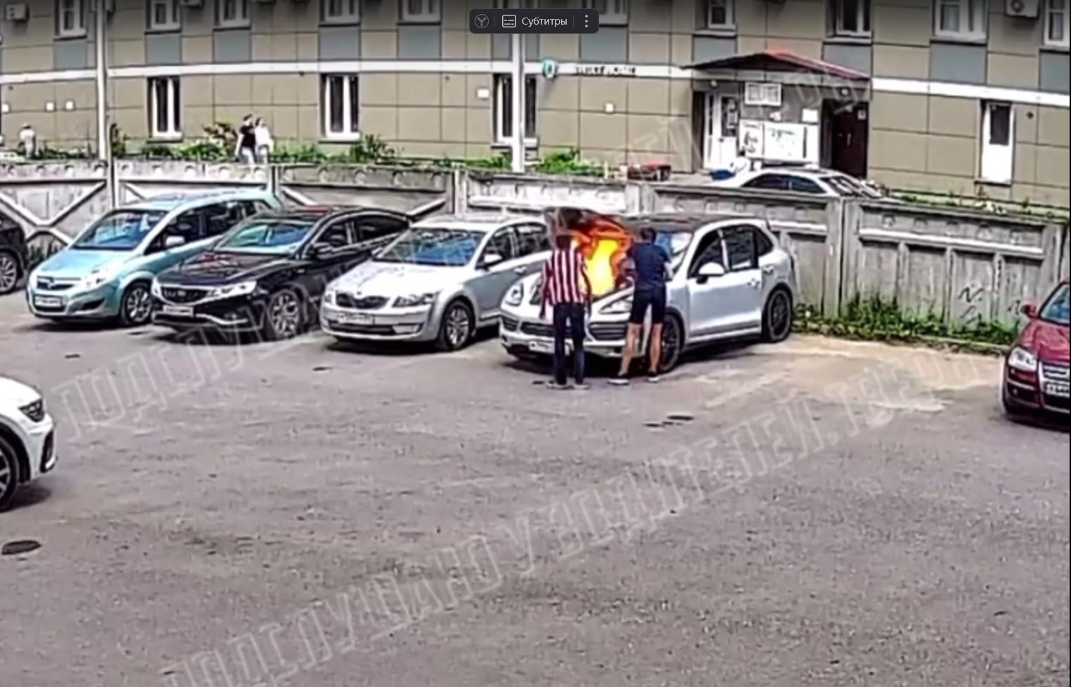 В Твери в припаркованной легковушке произошел взрыв