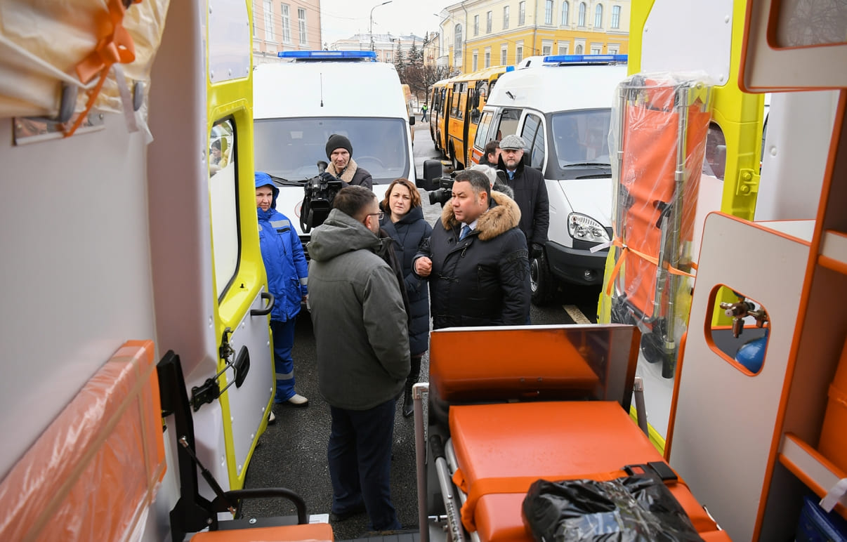 Губернатор Игорь Руденя передал муниципалитетам школьные автобусы, автомобили скорой медицинской помощи и спецтранспорт для военных комиссариатов