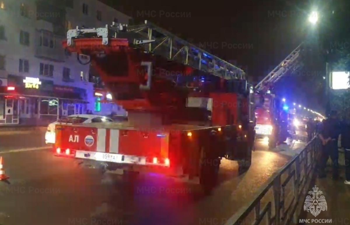 Пожар в центре Твери: один погибший, 16 спасенных
