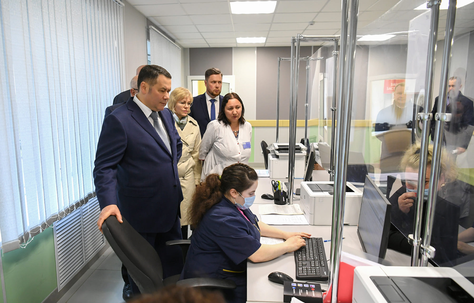 По поручению губернатора Игоря Рудени в родильном доме и женской консультации Ржева проведут ремонт, а для ЦРБ закупят МРТ