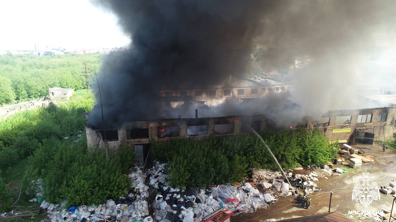Полицейские задержали поджигателя цеха по переработке пластика на улице Спартака в Твери