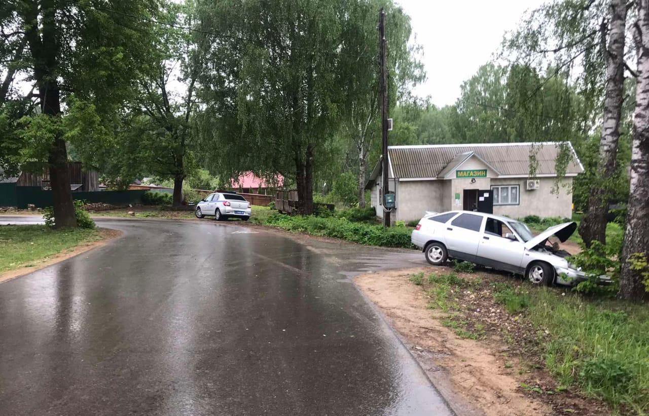 В Тверской области пьяный водитель въехал на ВАЗе в дерево | 29.05.2021 |  Тверь - БезФормата