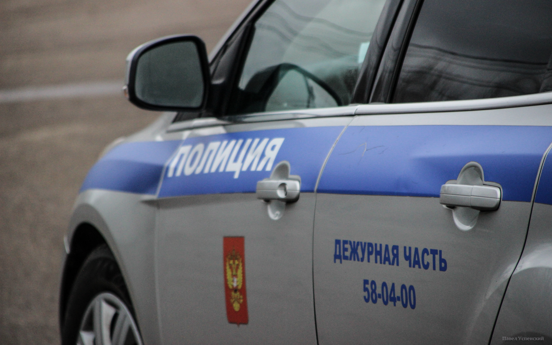 Легковушка врезалась в дерево на дороге в Тверской области, пострадали два человека