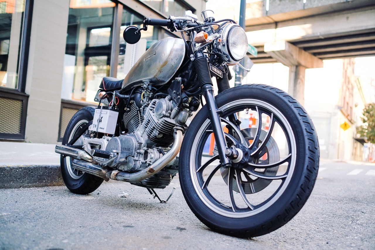В Максатихе подросток-мотоциклист без прав попал под машину
