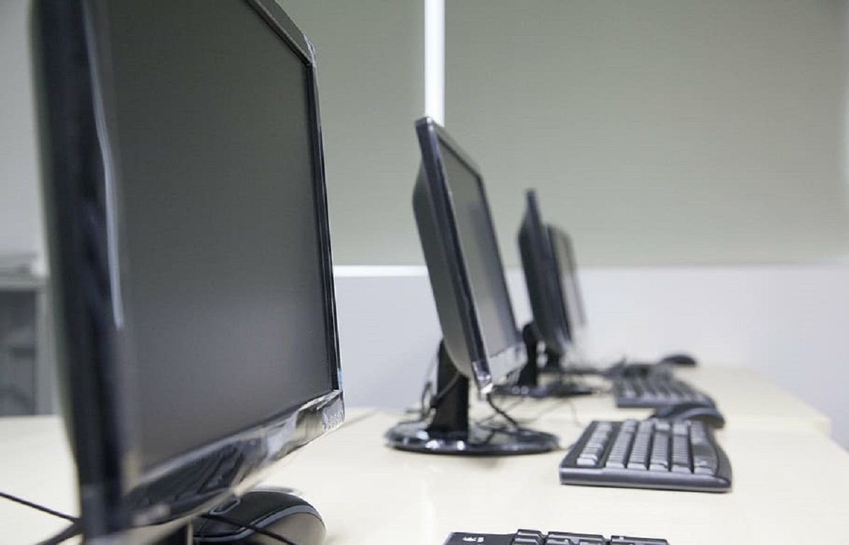 В Западной Двине несколько школьных компьютеров оказались в отделе местной администрации
