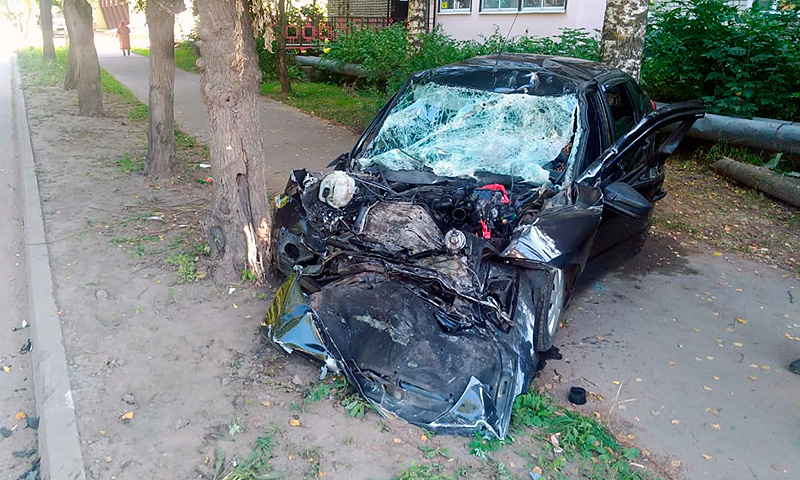 В Тверской области пьяный водитель, уходя от погони ДПС, протаранил два автомобиля