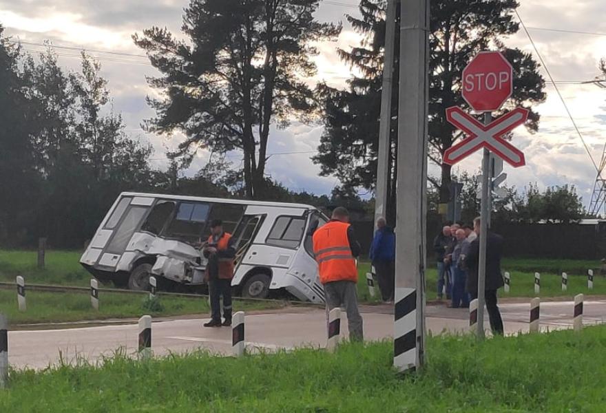 В Твери проводят проверку после ДТП с автобусом и тепловозом