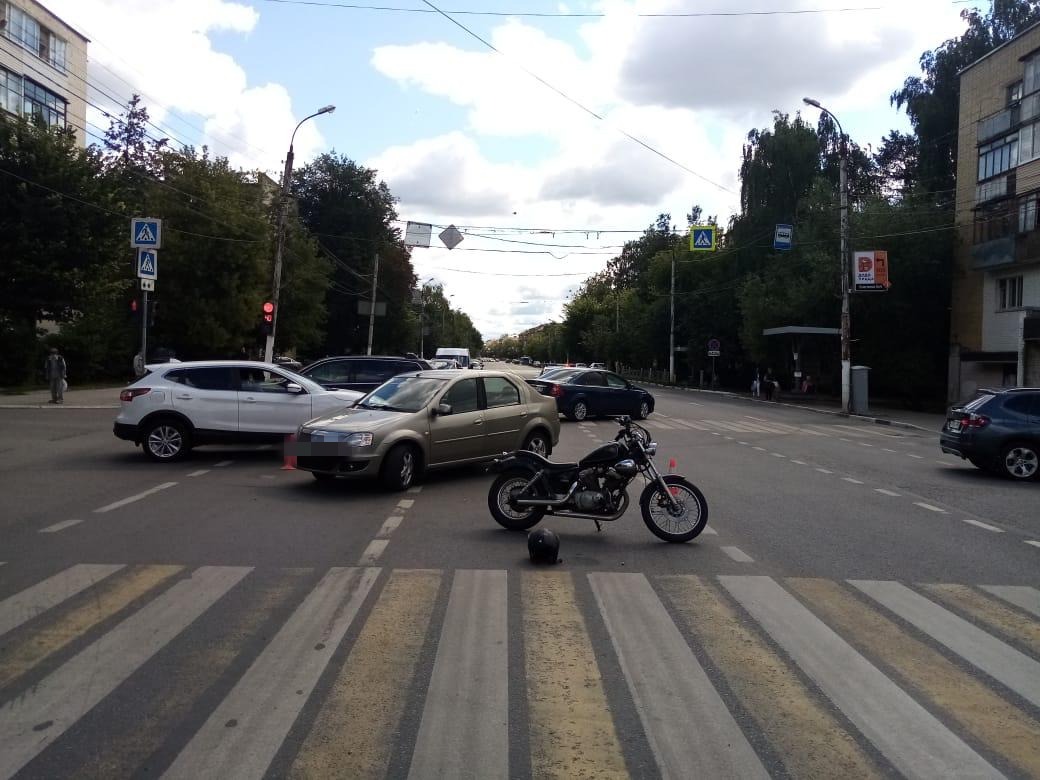 В Твери водитель легковушки спровоцировал ДТП с мотоциклом / фото