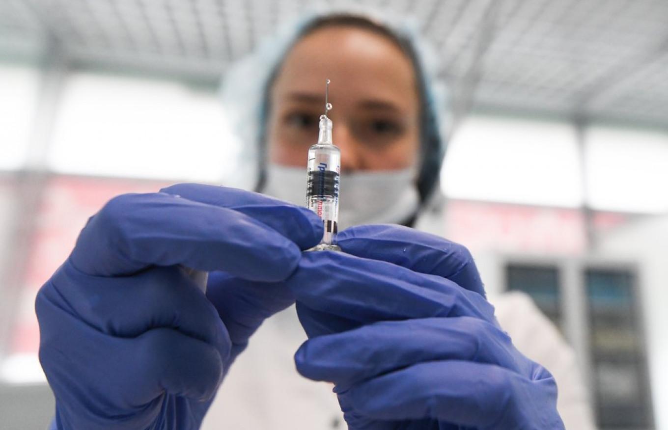 В Тверской области записаться на прививку от коронавируса можно через портал Госуслуг