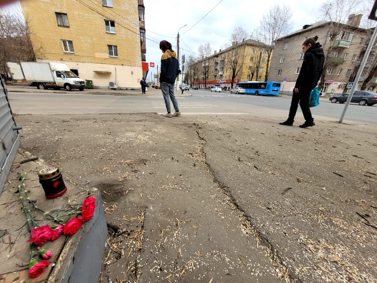 14 апреля 22 года. Страшные места в Твери. Люди на улице Тверь. Авария на ул Фадеева в Твери.