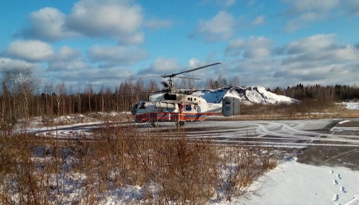 Вертолетом МЧС экстренно доставил в Тверь пациента районной больницы