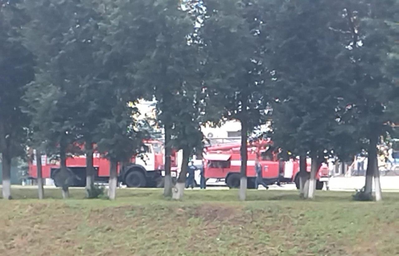 В Торжке к зданию администрации приехали пожарные