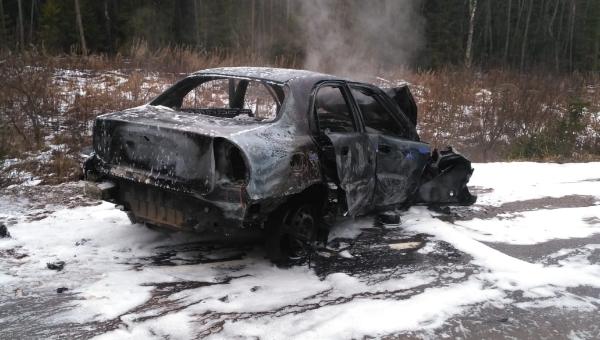 Водитель сгорел в автомобиле в ДТП в Тверской области, еще два человека получили травмы