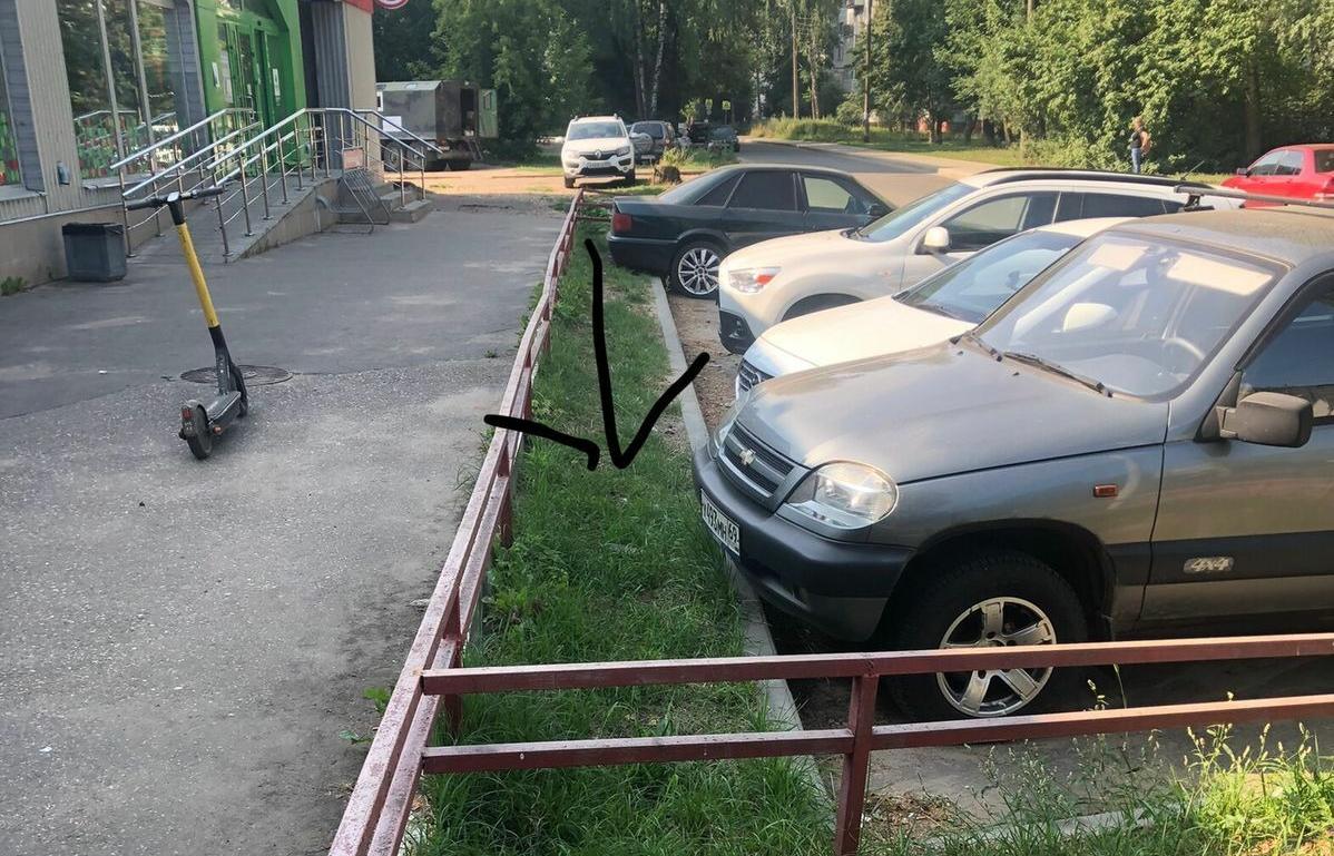 На улице Веселова в Твери автомобили мешают ремонту теплотрассы - новости Афанасий