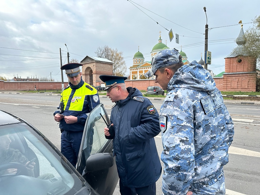 Приставы и полицейские искали должников на дорогах Твери