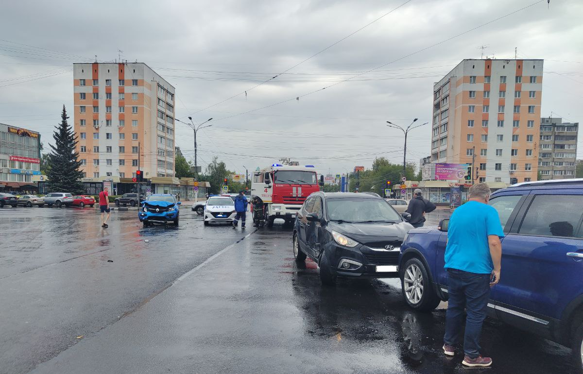 ДТП на площади Капошвара в Твери: видеозапись опровергла утверждение водителей, что оба ехали на «зеленый»