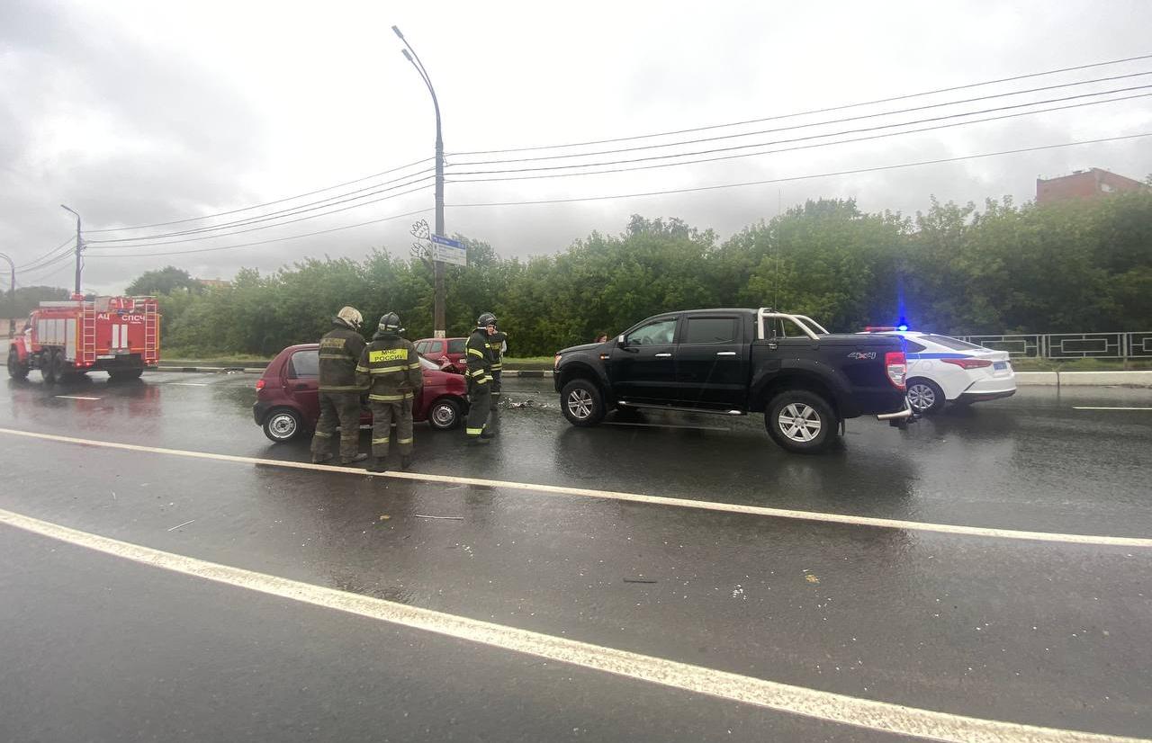 Три автомобиля столкнулись на Восточном мосту в Твери  - новости Афанасий