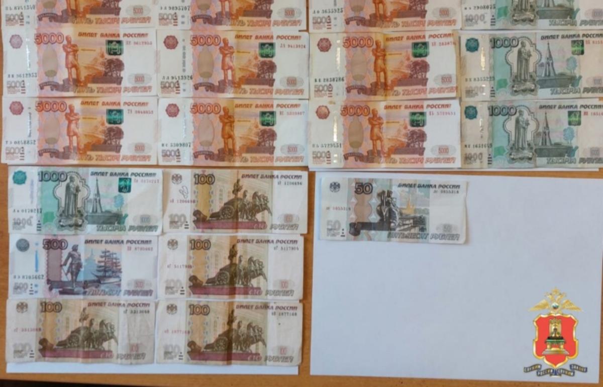 В Бежецке поймали подростка, забравшего у пенсионерки 250 тысяч рублей
