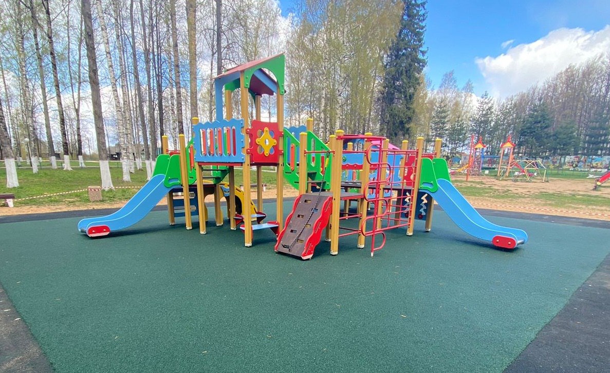 Новые детские площадки устанавливают в 22 муниципалитетах Тверской области
