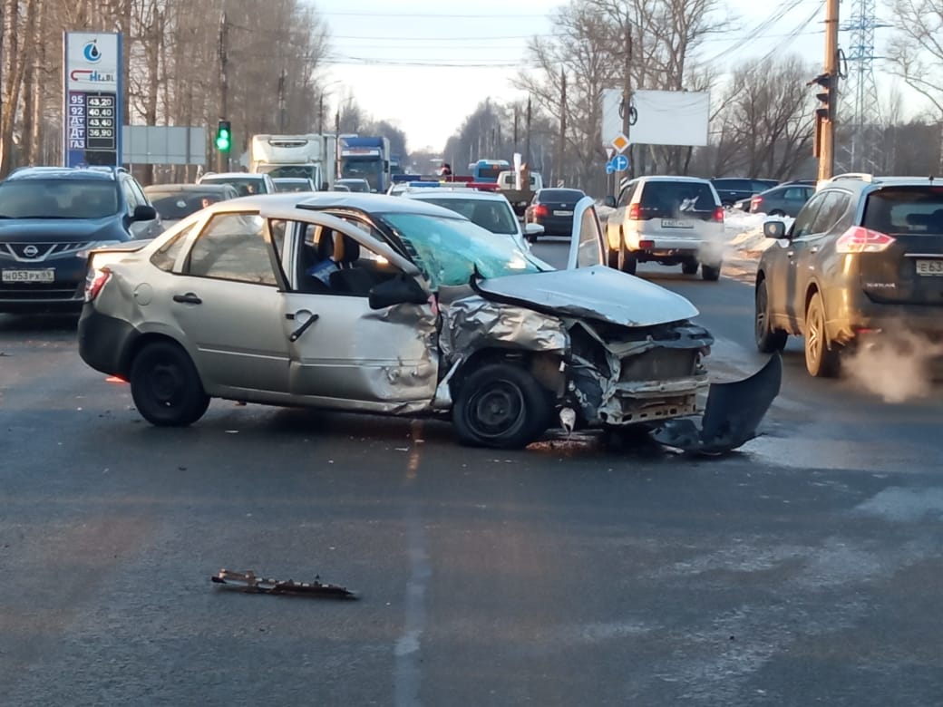 Четыре человека получили травмы в ДТП на Московском шоссе в Твери 2 февраля  2021