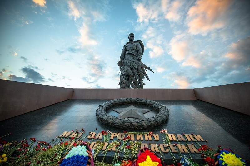 Ржевский мемориал Советскому солдату в Тверской области посетили уже около 450 тысяч человек 