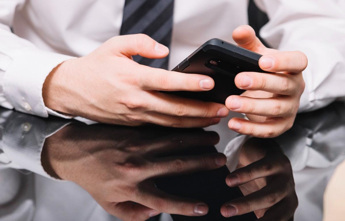 В Удомле сотрудника компании сотовой связи обвиняют в «сливе» данных о чужих звонках и СМС
