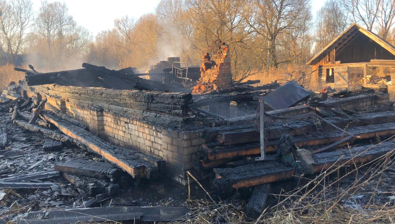 Два человека сгорели на пожаре в Тверской области