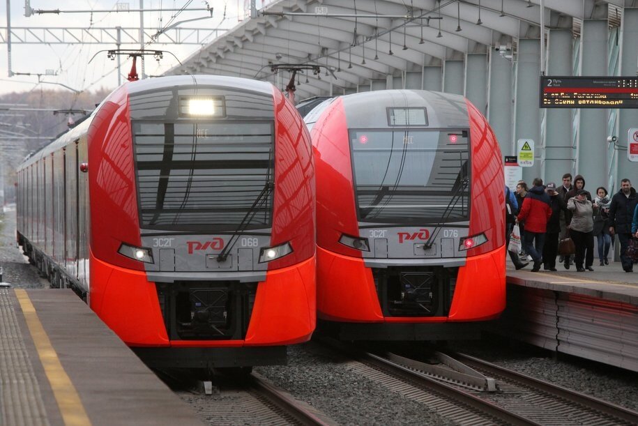 Электричка москва тверь. Ласточка Москва Тверь. Поезд Ласточка Тверь. Электричка Ласточка Тверь. Поезд Ласточка Москва Тверь.