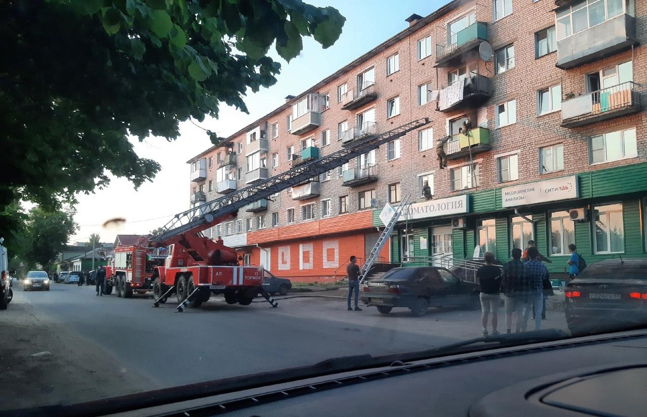 В Торжке горела квартира – Новости Твери и городов Тверской области сегодня  - Afanasy.biz – Тверские новости. Новости Твери. Тверь новости. Новости.  Новости сегодня. Новости Твери сегодня. Последние новости Твери. Новости  Твери