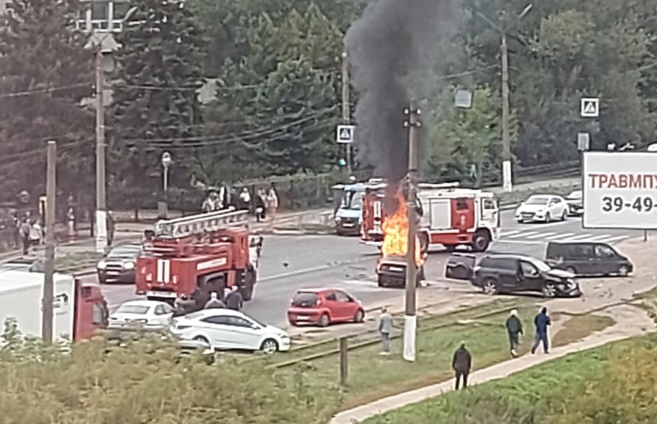 Видео смертельного ДТП в Твери поясняет, как водитель оказался на встречке  – Новости Твери и городов Тверской области сегодня - Afanasy.biz – Тверские  новости. Новости Твери. Тверь новости. Новости. Новости сегодня. Новости