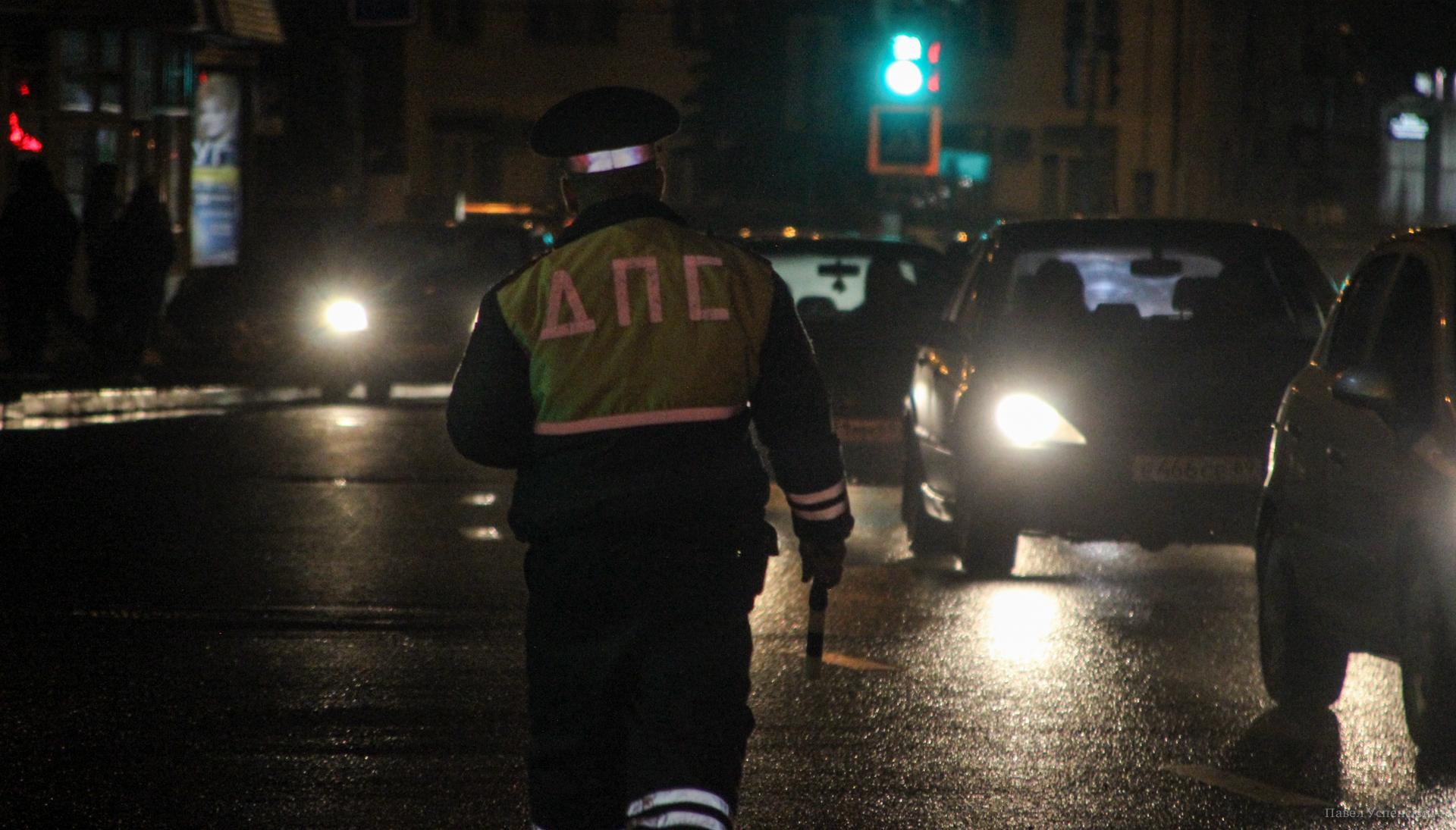 Заснувшего в машине наркомана нашли на трассе М-10 в Тверской области полицейские